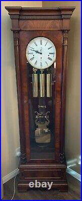 Beautiful and great sounding Sligh Grandfather Clock in excellent condition