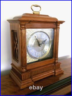 HOWARD MILLER OAK 635-126 Albany Mantel Clock Quartz Kieninger Dual Chime Mvt