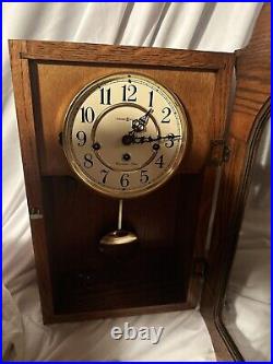 Howard Miller Quartz Wall Clock 613-226 Mint Condition Works Perfectly
