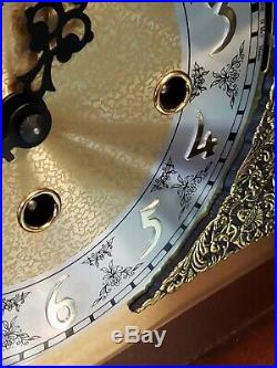 Howard Miller Westminster Chime Bracket Mantel Shelf Clock Wkey Cherry, Nice