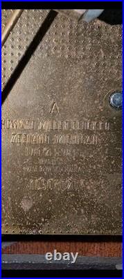 Howard Miller Westminster Chime Mantle Clock with key & back cover. Vintage