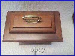 Ridgeway Franz Hermle Westminster Chime 2 Jewel Mantle Clock Bracket Key Works