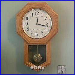 SEIKO SCHOOL HOUSE WALL CLOCK DUAL CHIMES ON/OFF REAL OAK D Battery