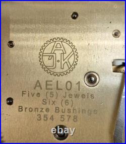 Vintage Howard Miller Mantle Clock With Key Westminster Chime Model