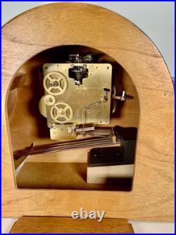 Vintage Howard Miller Westminster Chime Mantel Clock Oak With Walnut Inlay Works
