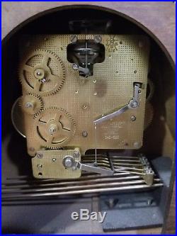 Vtg HOWARD MILLER Westminster Chime Key-Wound Wooden Mantel Clock 340-020